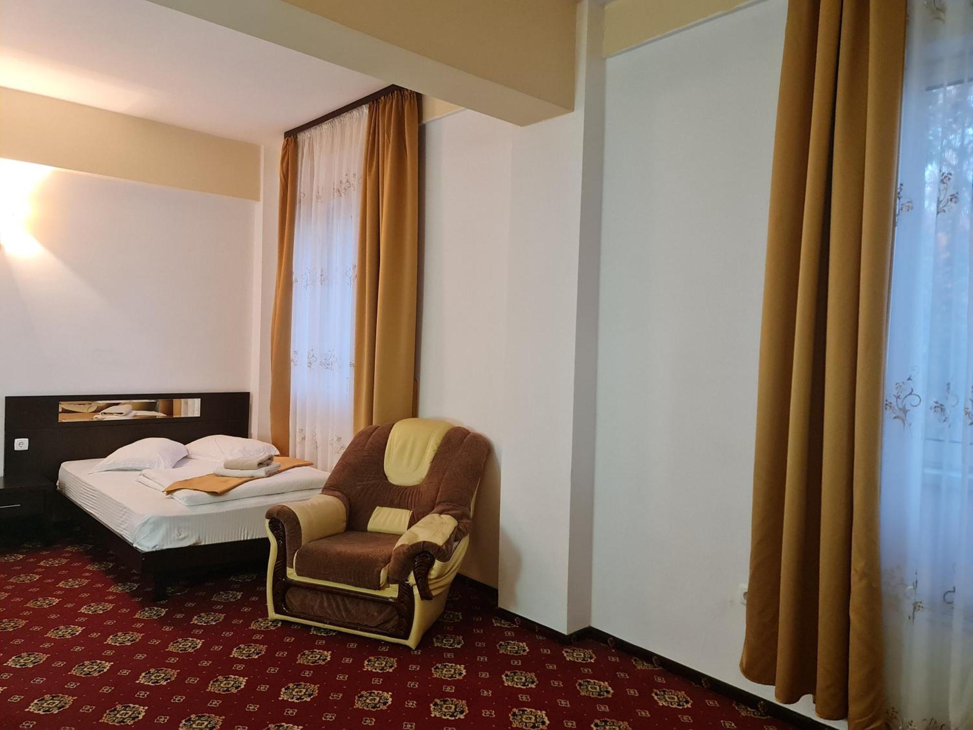 Hotel Magic Gt Trivale Piteszti Zewnętrze zdjęcie